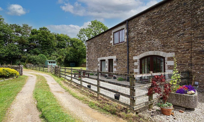 Ruan High Lanes Cottage | Gare Barn, Veryan, lovely countryside views