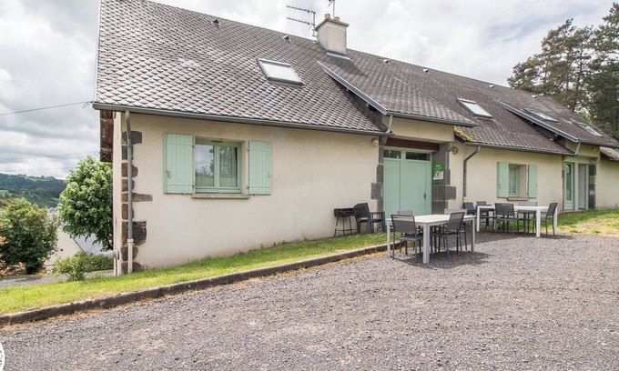 Saint-Sauves-d'Auvergne House | Garenne - Saint-sauves-d'auvergne