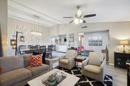 Garland House | Garlands Hidden Gem 4 Bedrooms Hot Tub Patio