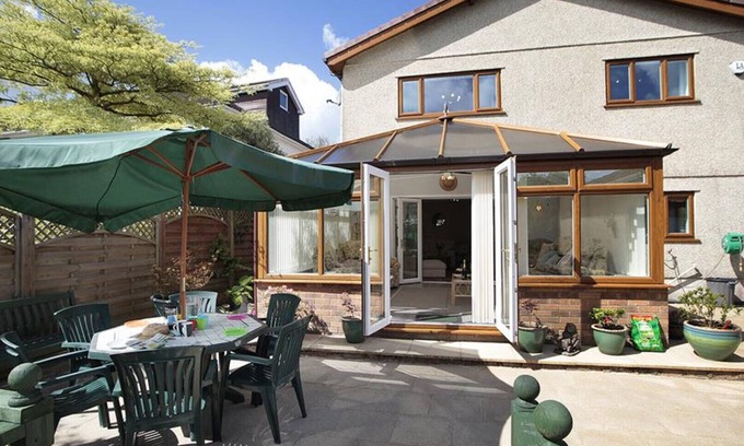 Skewen House | Garrod Avenue - Five Bedroom House, Sleeps 11