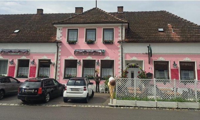Palterndorf Hotel | Gasthaus Wildrose Zum Wehrturm