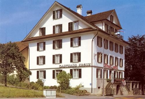 Meggen House | Gasthaus zum Kreuz