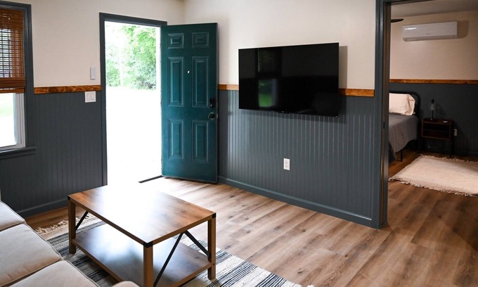 Skaneateles Hotel | Gate - Bungalow - One Bedroom Villa, Sleeps 4