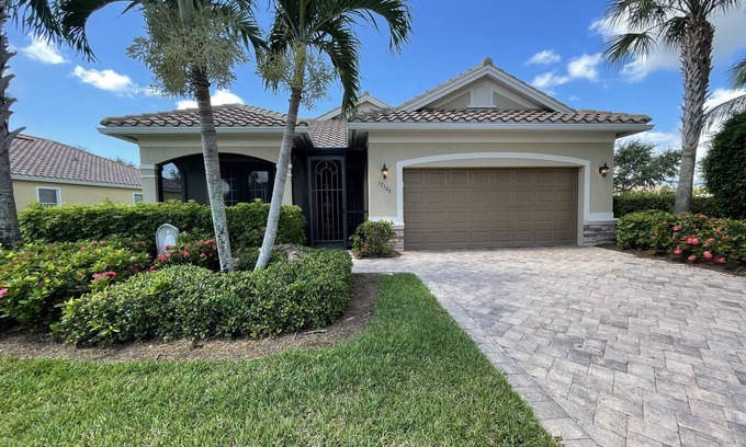 Arborwood House | Gated Comm, Single Family Home, Only 12 yr old, Corner Lot. Beautiful.