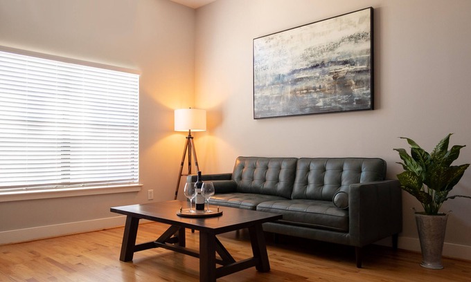 Woodlake - Briar Meadow House | Gated Townhouse 2BR/2BA near Galleria & Downtown