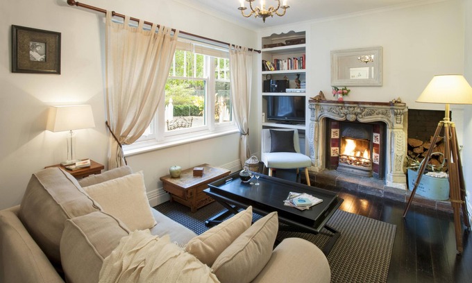 Sassafras Cottage | Gatehouse Cottage At Moulton Park Estate - Nestled amongst an extensive English inspired garden at the original Moulton Park.