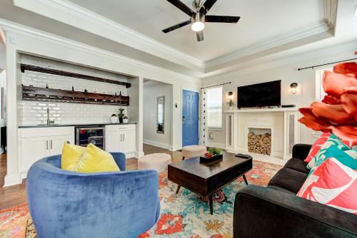 Central Oklahoma City House | Gatewood Getaway-City card 4 local biz discounts