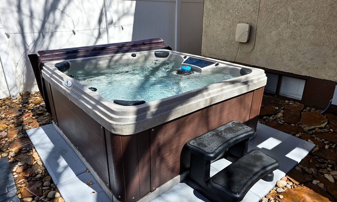 Price House | Gather here! Hot Tub, Huge Kitchen, Fireplace, & BBQ! Walk to Downtown Price!