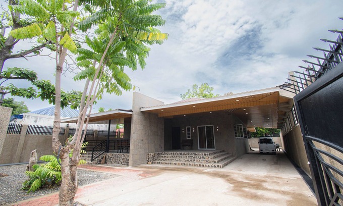 Dumaguete House | GAVs Abode: Your Spacious and Peaceful home in Duma