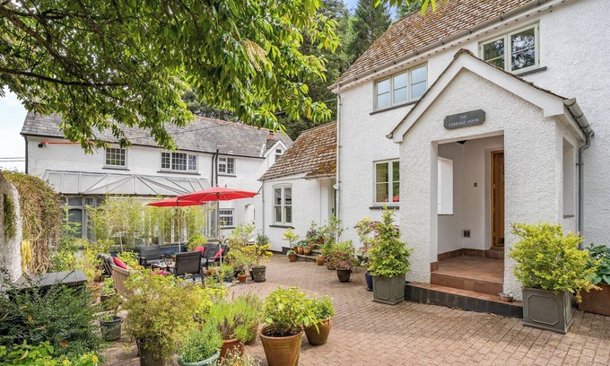 Llanfoist Cottage | 4 bedroom accommodation in near Abergavenny & Crickhowell