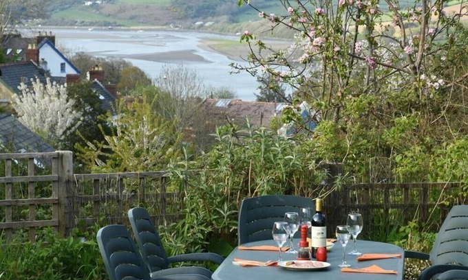 St Dogmaels Cottage | GELLIFOR, pet friendly, with open fire in St Dogmaels