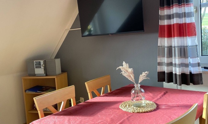 Bad Steben Apartment | Gemütliche 45qm Ferienwohnung, Naturholzmöbelausstattung