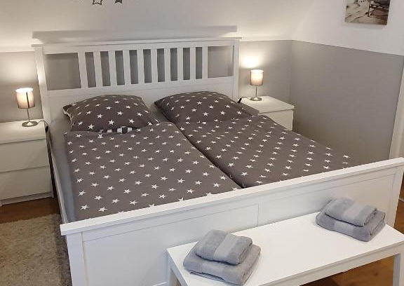 Kaltenkirchen Apartment | Gemütliche 65m² Dachgeschoßwohnung im Einzelhaus