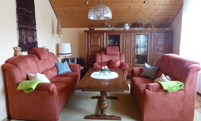 Igersheim Apartment | Gemütliche Ferienwohnung (70qm) mit Parkplatz und Supermarkt vor Ort