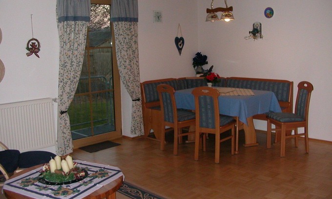Stammbach Apartment | Gemütliche Ferienwohnung (75qm) mit Zugang zu Spielplatz