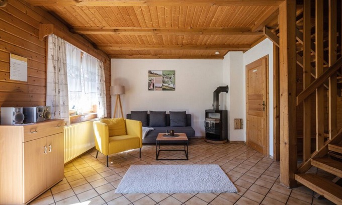 Hausles Apartment | Gemütliche Ferienwohnung, idyllische Lage, mit skandinavischem Badefass