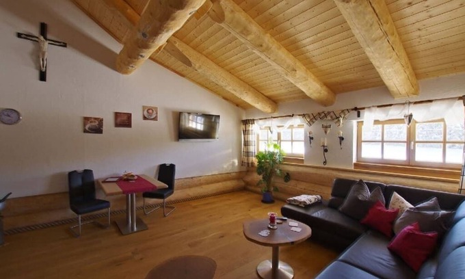 Untertraubenbach Apartment | Gemütliche Ferienwohnung (70qm) im Dachgeschoss mit kostenlosem WLAN