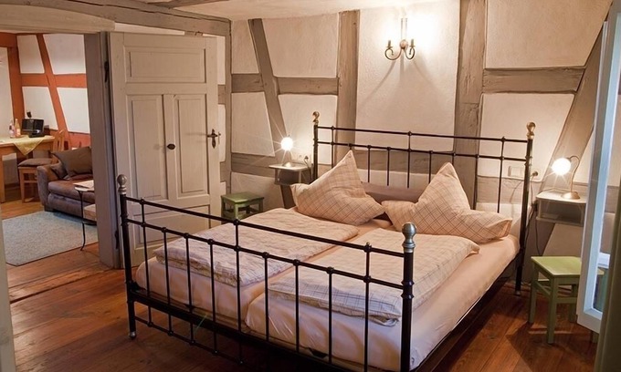 Rockingen Apartment | Gemütliches Feriendomzil (35qm) in historischem Austraghaus mit von alter Zimmermannskunst zeugendem Möbiliar