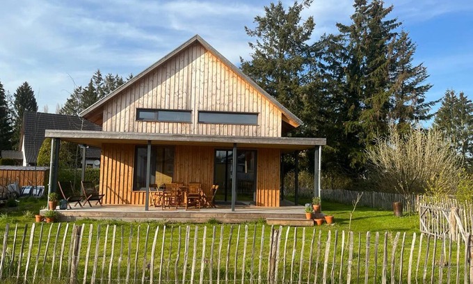 Warin House | Gemütliches Holzhaus am See