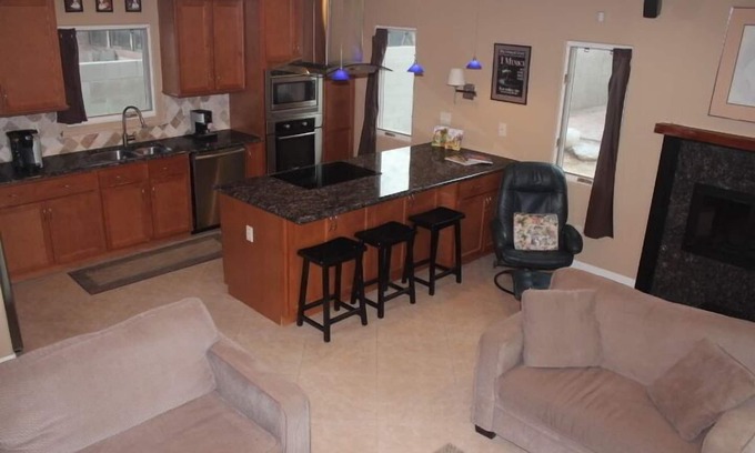 Broadmoor-Broadway Cottage | Gem Show/Golf/Univ.of AZ Sports/Birding, Bicycling, Hiking