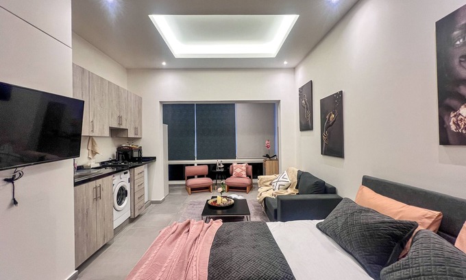 Gemmayzeh Hotel | Gemmayzeh House Pink