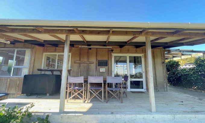 Surfdale House | Genuine Kiwi Bach | Stay Waiheke
