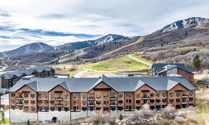 Deer Valley Apartment | GenX inspired Luxury Pioche Village Studio near Deer Valley East Village, Hot Tub