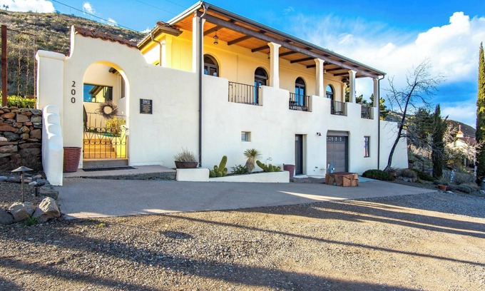 Jerome House | Geologist's House | Sleeps 8 | Close to Sedona