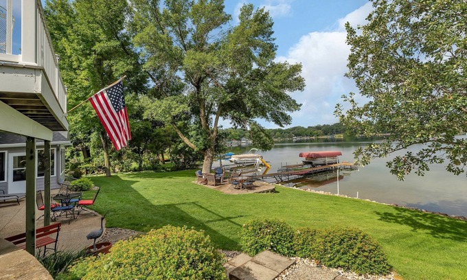 Spicer House | George Lake Luxury, 2.5 miles from Spicer!