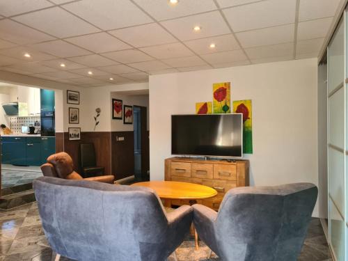 Neubrandenburg Apartment | Geräumiges Wohnerlebnis - komfortabel und ruhig