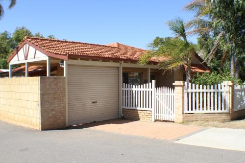 Wonthella House | Geraldton Luxury Retreat 2 with free Streaming