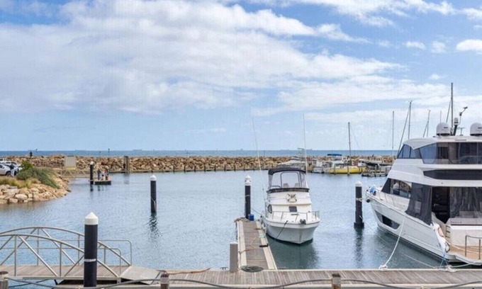 Waggrakine Apartment | Geraldton Northshore Nirvana overlooking the Marina Boardwalk