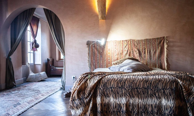 Chalabre Apartment | Gertrud's Suite - suite in shared Village Chateau