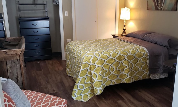 Independence Apartment | Get Away to a Modern Studio Nestled in the Historic City of Independence