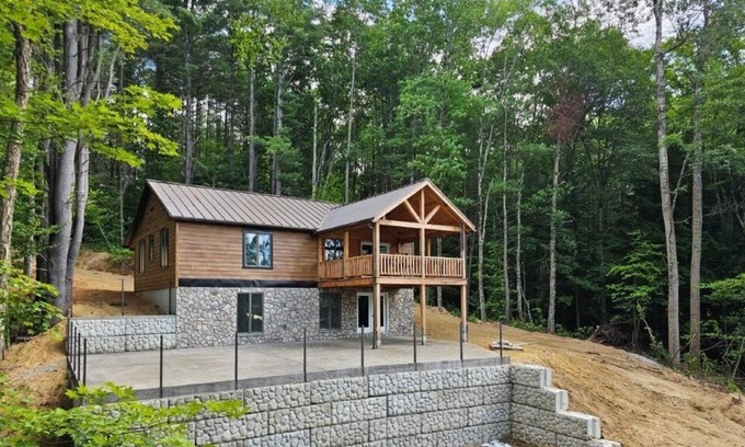 Dolgeville Cabin | Get away to the Adirondacks on Kyser lake.