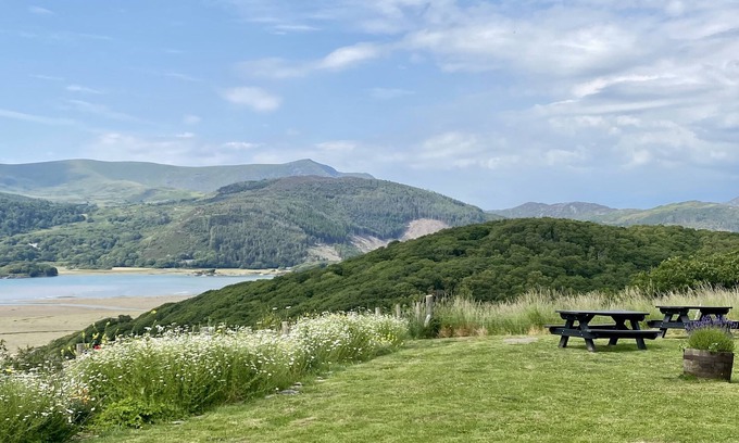 Dolgellau House | Get cosy in amazing Snowdonia National Park location!