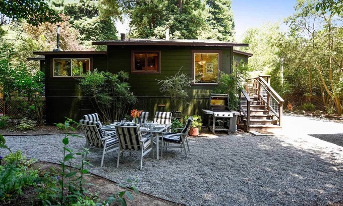 Cazadero Cabin | Getaway in the Forest, Surrounded by Peaceful Nature and Year-round Creek