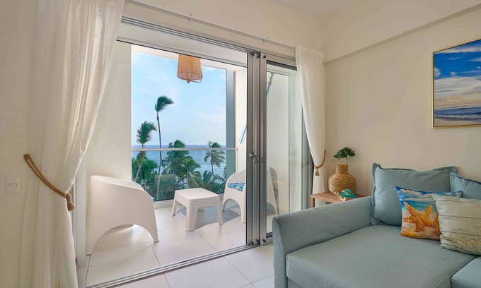 Caribbean Islands Apartment | Getaway to beachfront apartment w/scenic view.