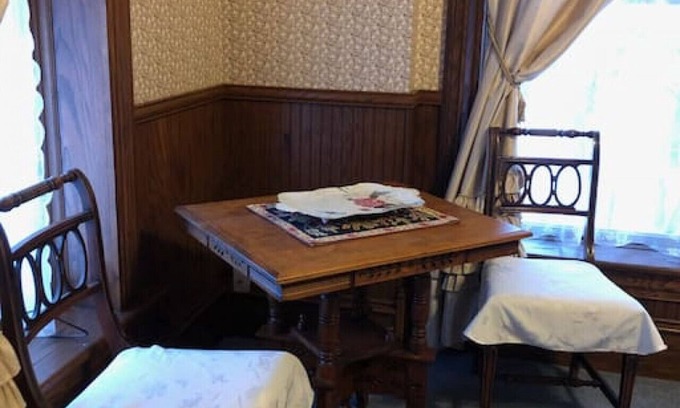 Rush City Hotel | GH6 · #6 The Grant House-The Shaw Suite
