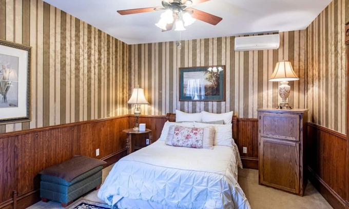 Tofte Hotel | GH9 · #9 Grant House-The Douglass State Room