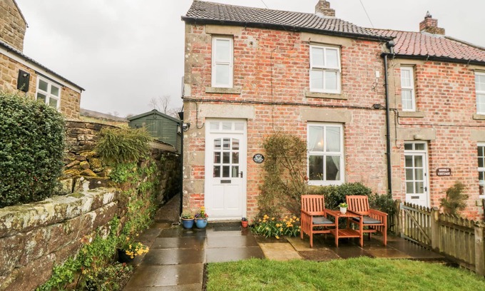 North York Moors National Park Cottage | GHYLL COTTAGE, pet friendly, with open fire in Rosedale Abbey