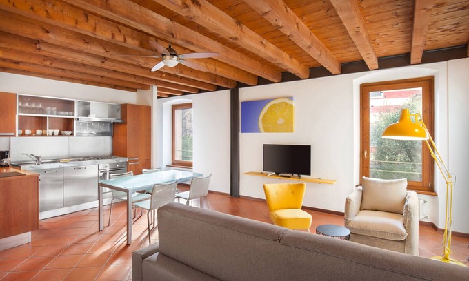 Albisano Apartment | Giallo Limone Apartment