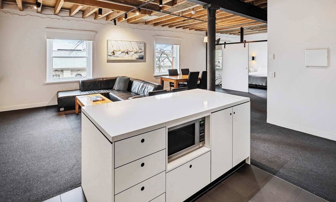 Sullivan's Cove Apartment | Gibson's Mill waterfront warehouse apartment - 201