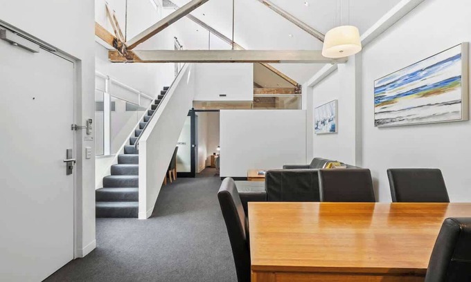 Sullivan's Cove Apartment | Gibson's Mill waterfront loft apartment - 304