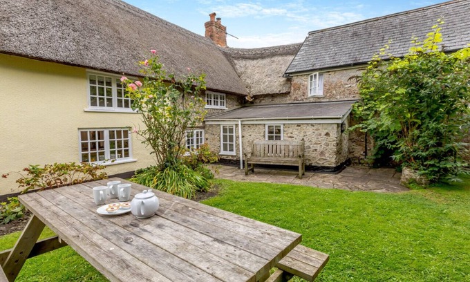 Branscombe House | Gill Cottage - Four Bedroom House, Sleeps 6