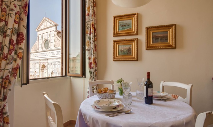 Santa Maria Novella Apartment | GIOTTO apartment in Santa Maria Novella square