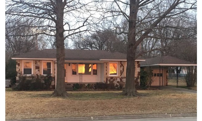 McAlester House | Giraffe House