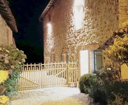 Oradour-sur-Glane House | Gite 3 chambres, 2 à 10 pers et jardin clôturé