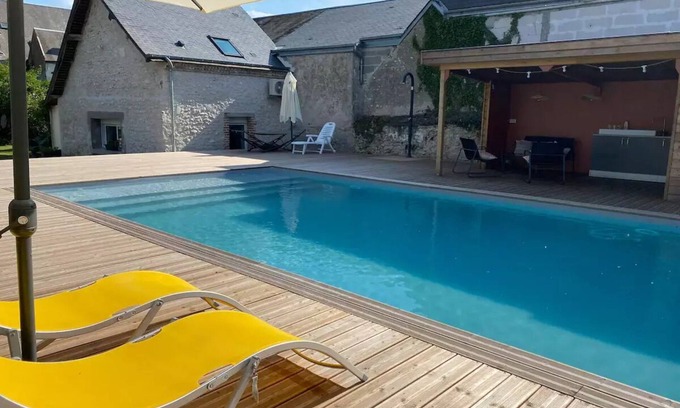 Veuves House | GITE 4/6P EN BORD DE LOIRE AVEC PISCINE CHAUFFEE