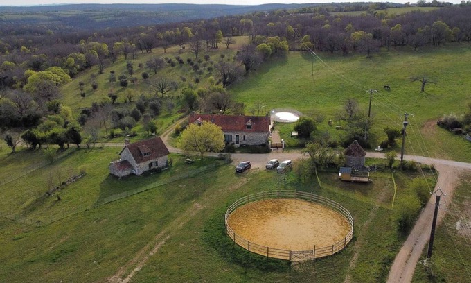 Carlucet House | Gite A LA Ferme - Installez-vous en Pleine Nature!